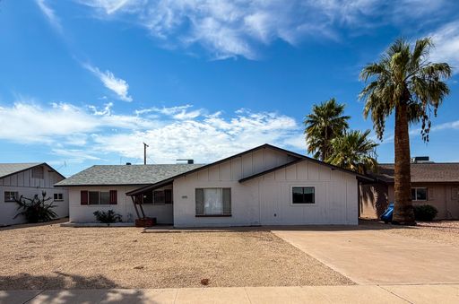 Newly remodeled 5-bedroom, 4-bath home in Tempe!! – photo 1