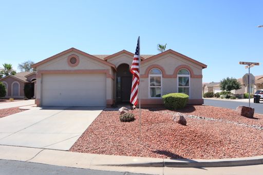 Beautiful 2 bedroom in Sun Bird retirement community * community pool – photo 1
