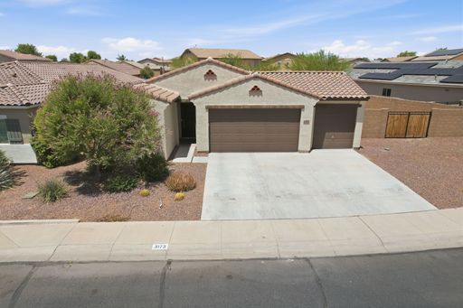 beautiful almost new 4 bedroom for rent in Casa Grande * 3 car garage – photo 1