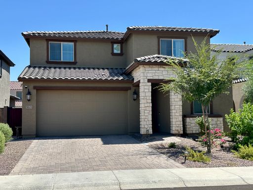 Beautiful 6 Bedroom 3 Bathroom property with 3 car garage and mountain views – photo 1