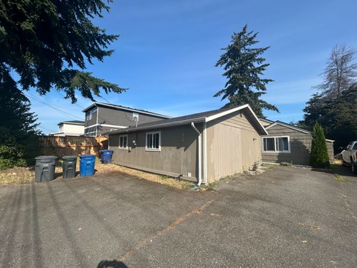2 bed, 1 Bath Modern Rambler Duplex in Burien, $1,995/month – photo 1