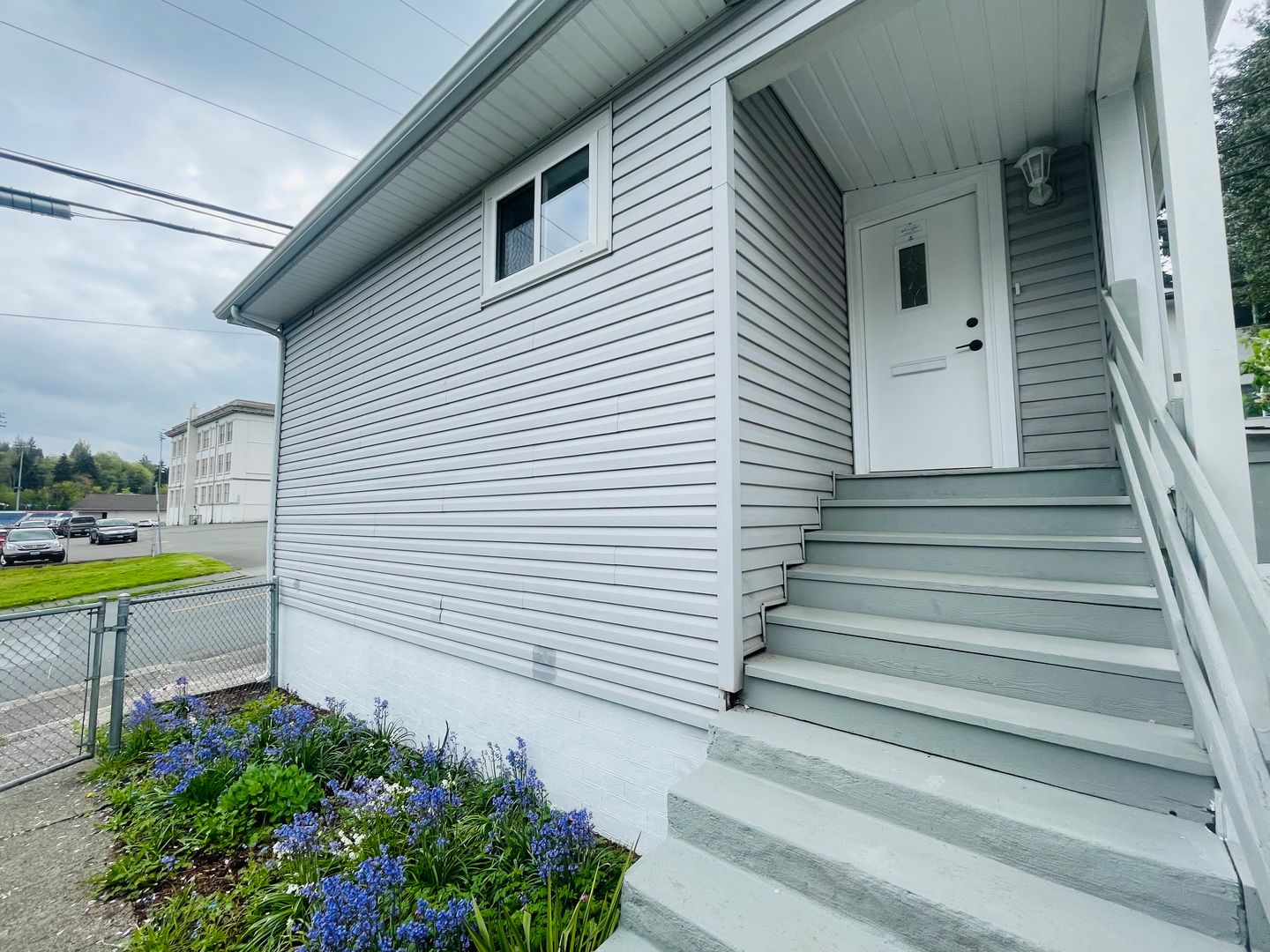 Everett House: 3630 1/2 Lombard Ave