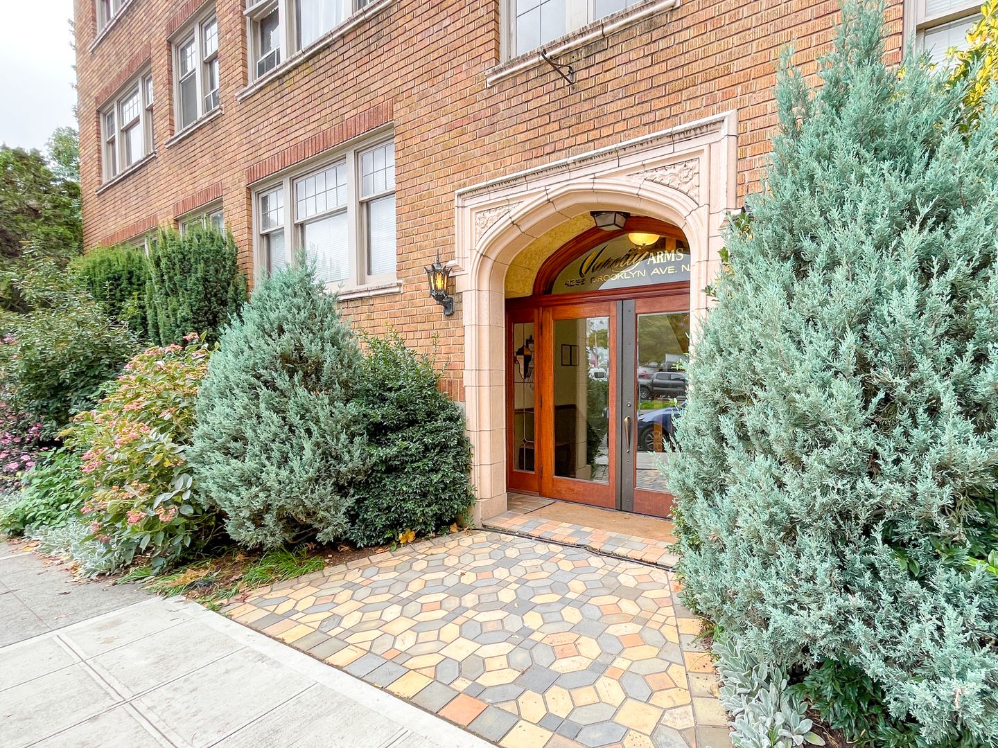 Seattle Condo: 4235 Brooklyn Ave #102