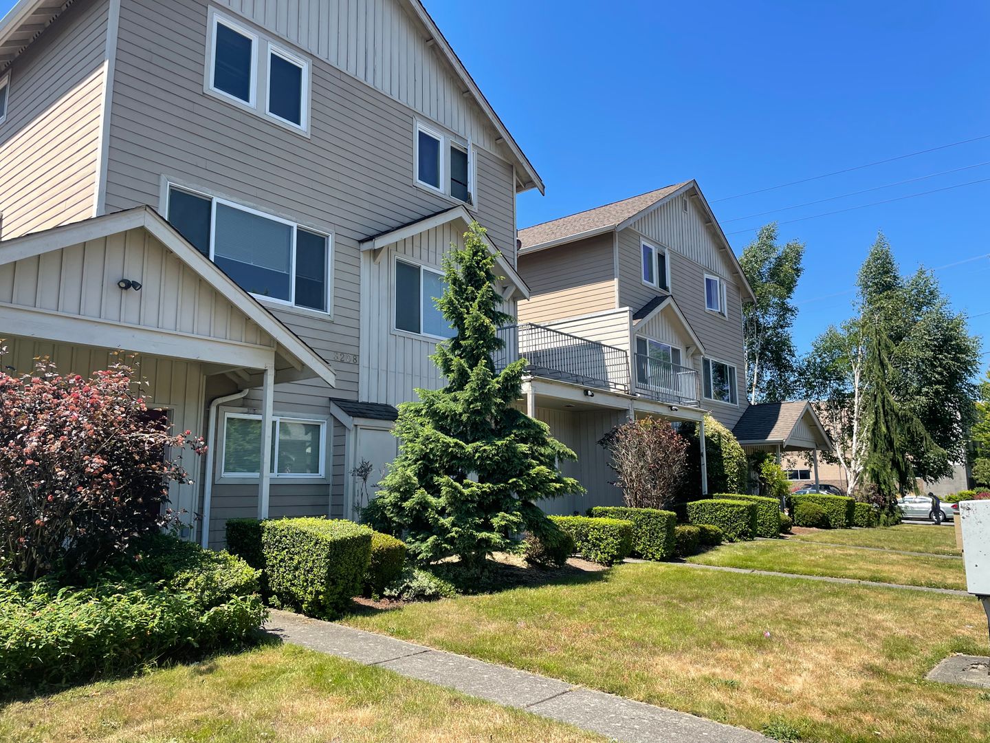 Everett Apartment: 3208 Wetmore Ave