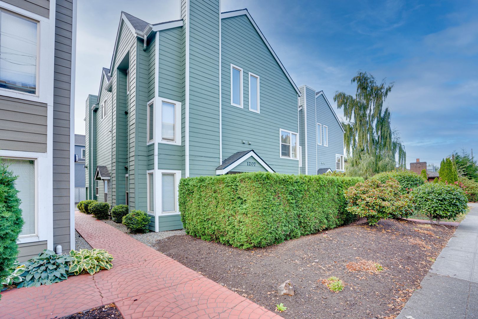 Seattle Apartment: 1207 NW 85th St