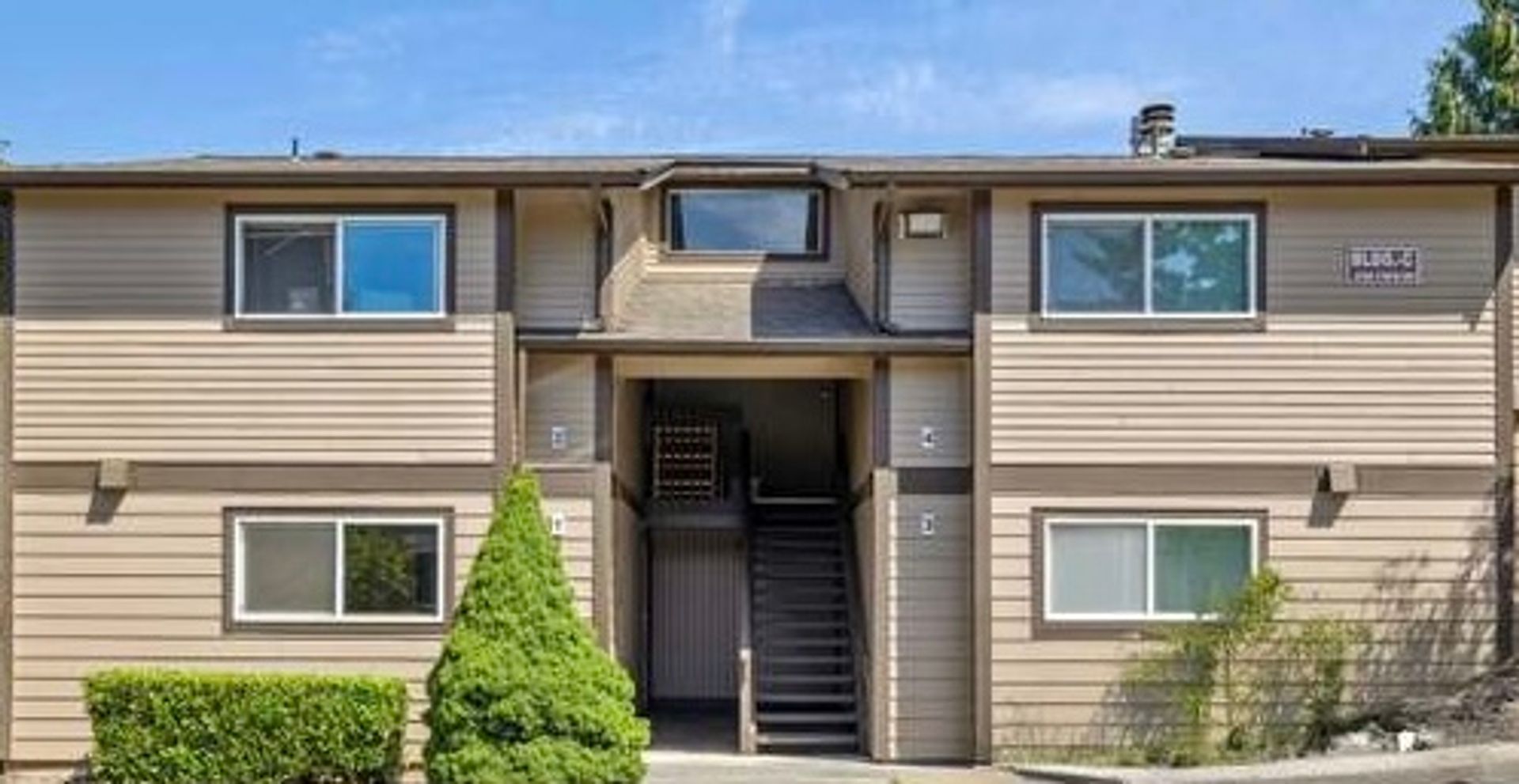 Lynnwood Condo: 4709 176th St SW #C2