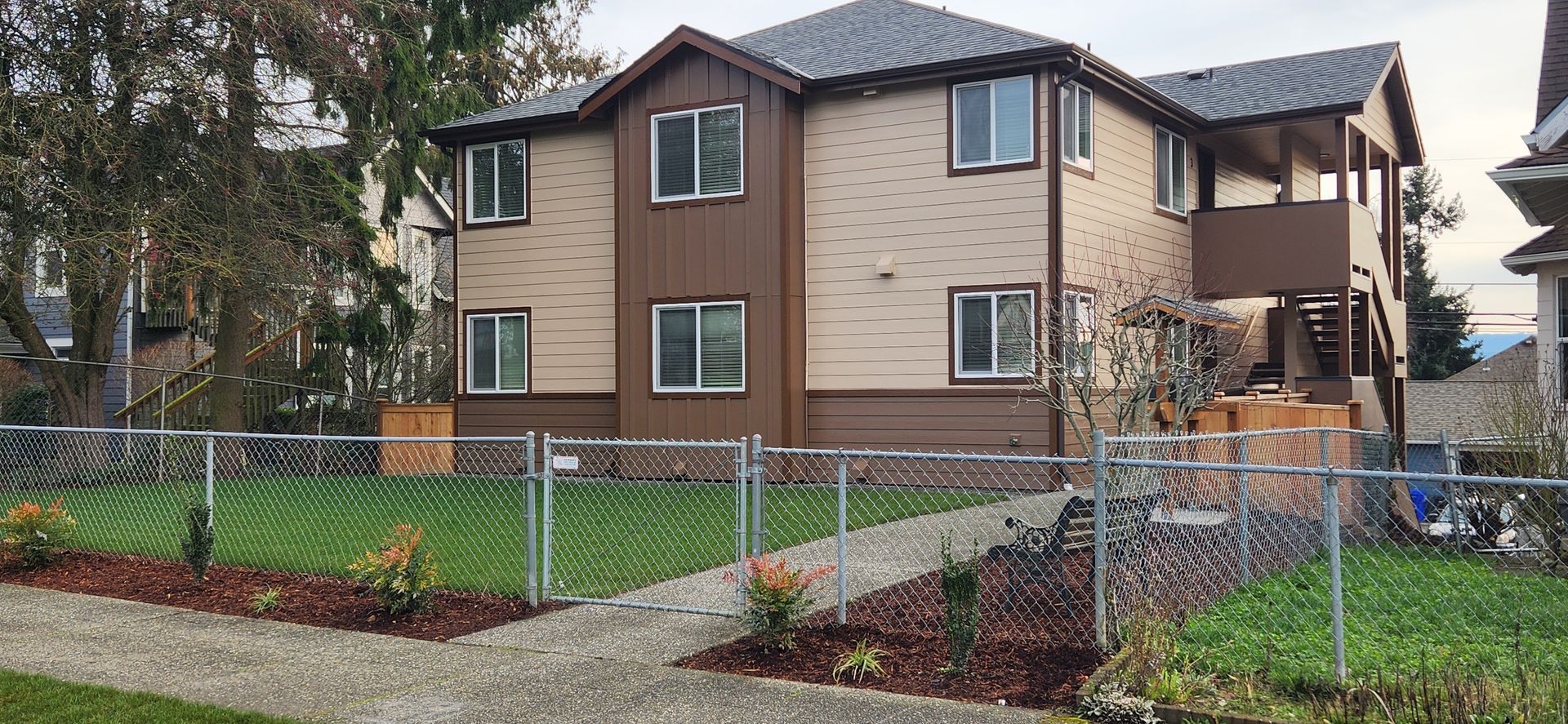 Everett Apartment: 3521 Oakes Ave
