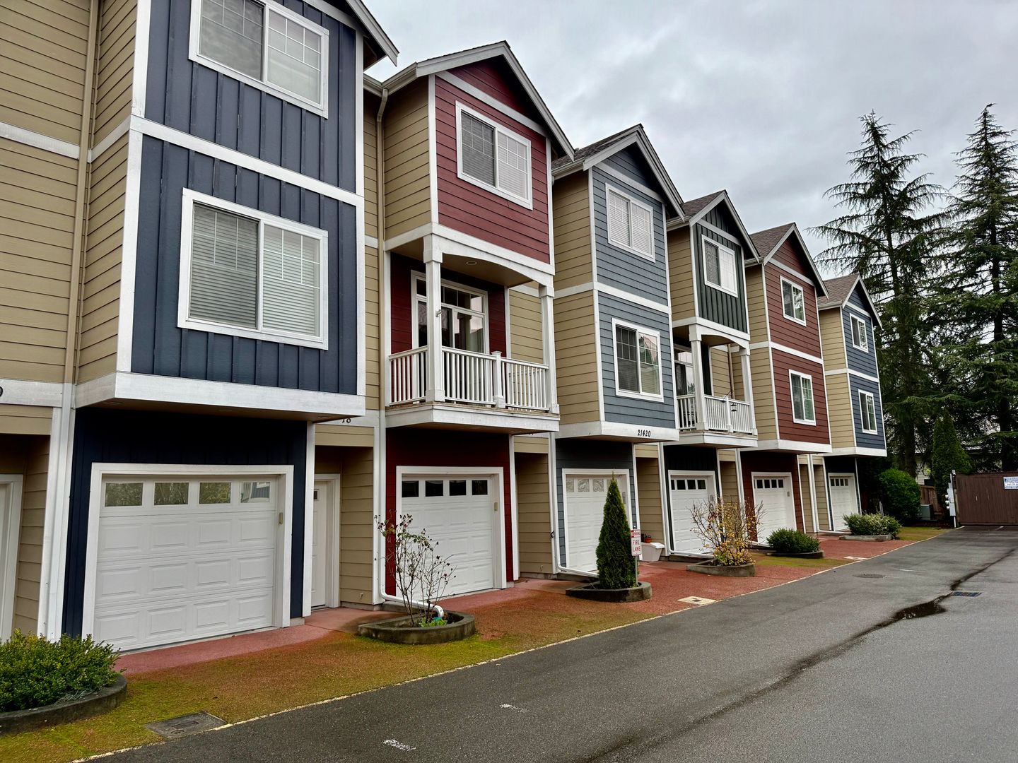 Mountlake Terrace Townhome: 21420 49th Ct W, #17