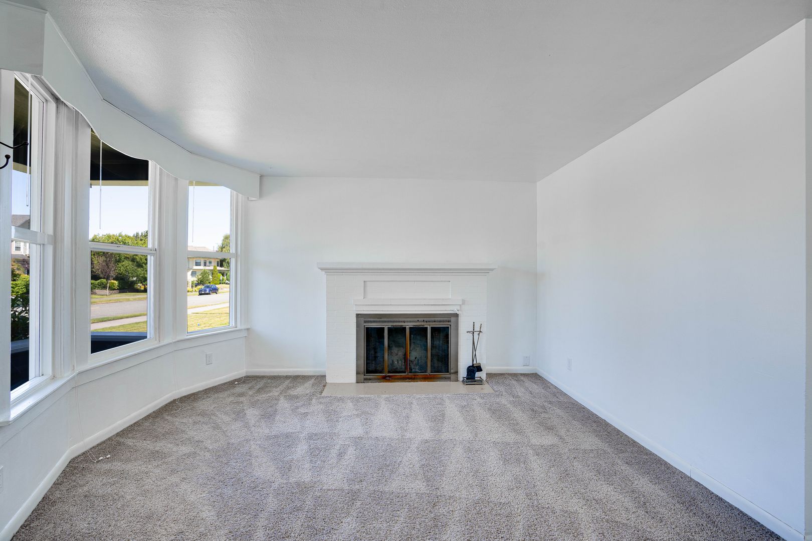 Everett Apartment: 2017 Rucker Avenue