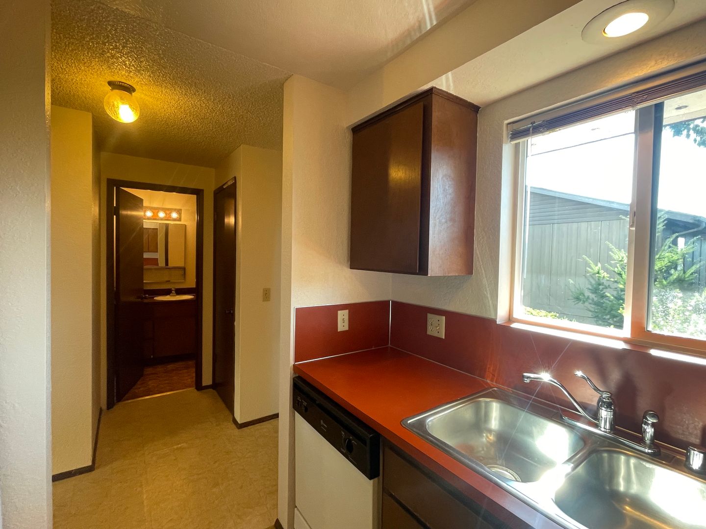 Everett Apartment: 1332 Chestnut Street