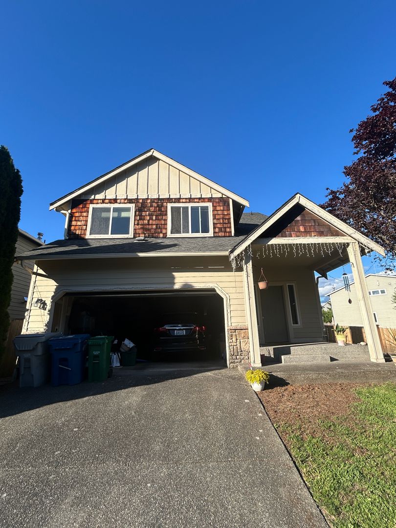 Renton House: 4326 NE 2nd Lane