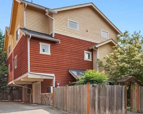 Gorgeous 3bd/2.5bth Central District Townhome, $3,800/mo. – photo 1