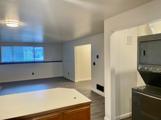 Newly renovated 2 bedroom, 1 bathroom apartment in Edmonds! $1925 – photo 1