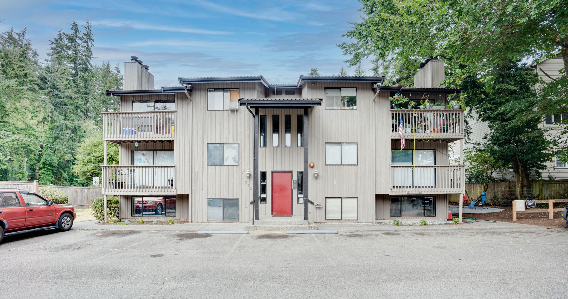 Edmonds Apartment: 23523 Edmonds Way