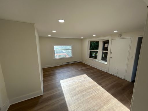 Renovated 1 Bed, 1 Bath apartment in West Seattle Triplex, $1,845/month – photo 1