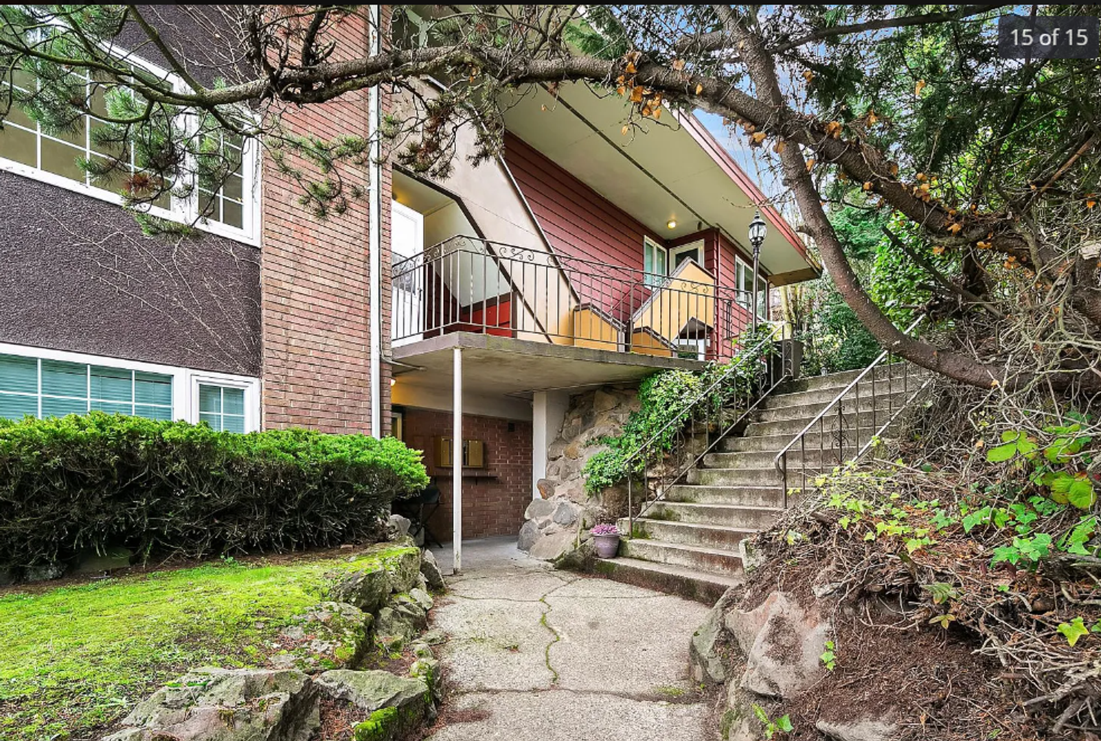 Seattle Apartment: 825 W Nickerson St