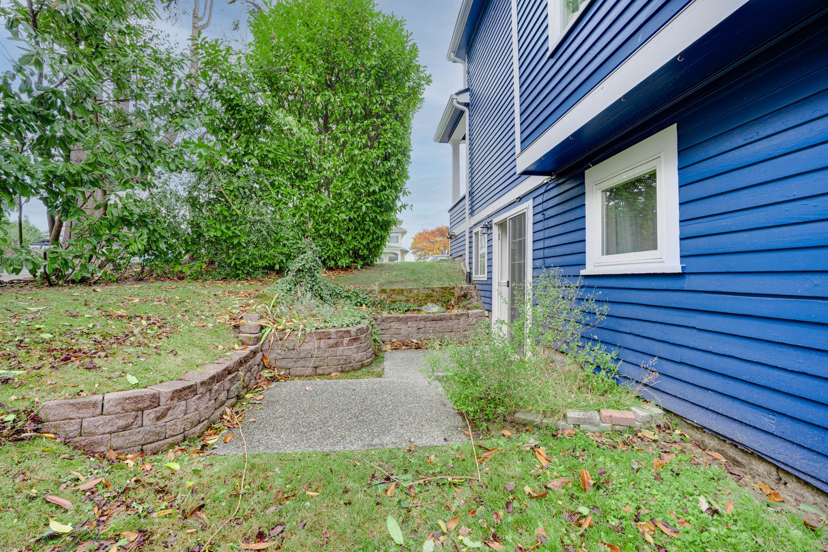 Everett Apartment: 2017 Rucker Avenue