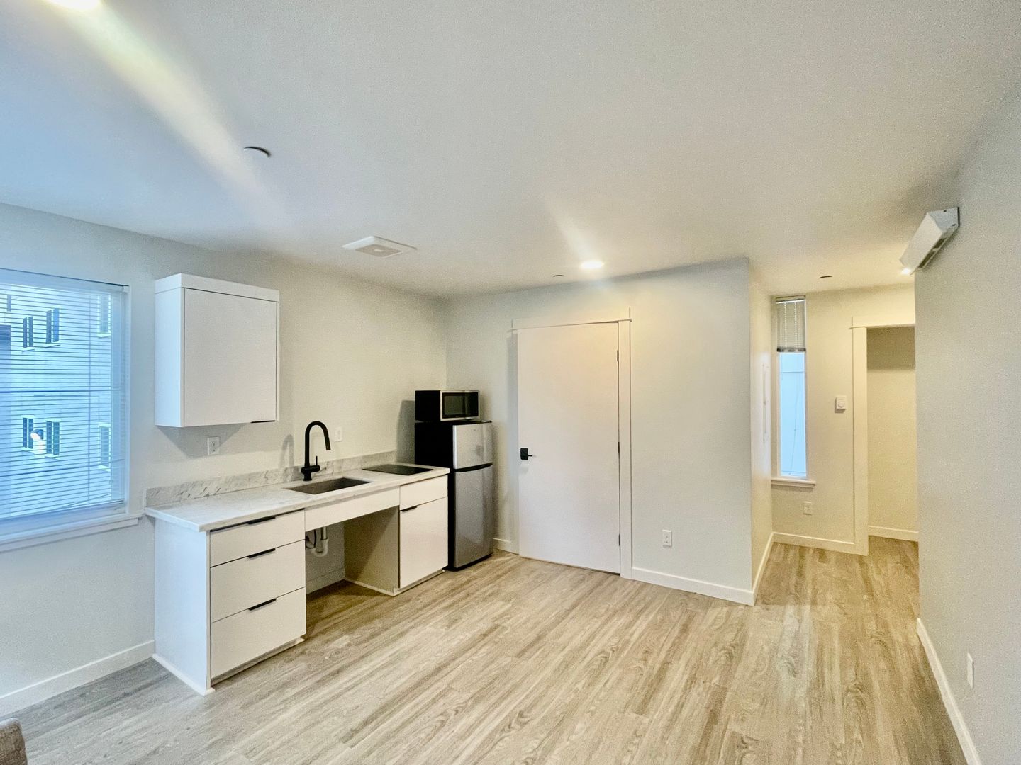 Seattle Apartment: 5253 15th Ave NE