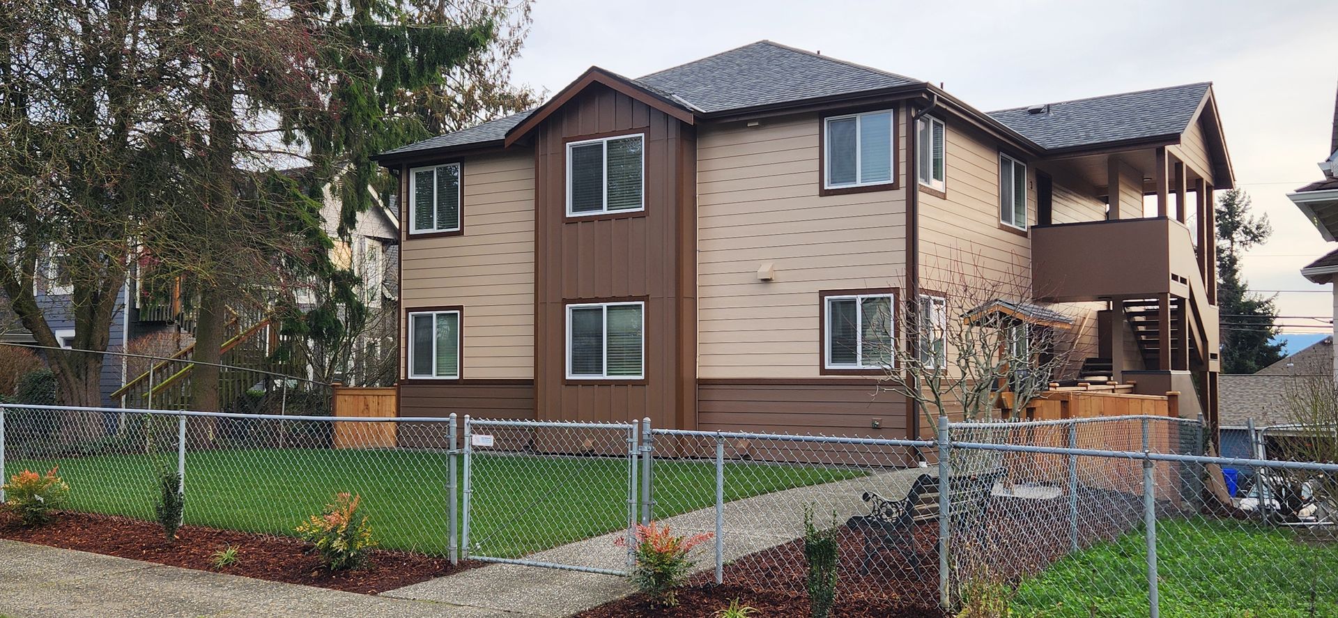 Everett Apartment: 3521 Oakes Ave
