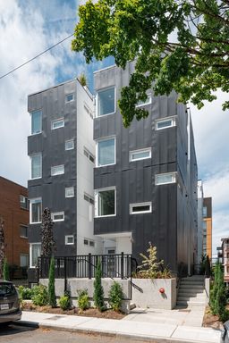 Furnished Studio in The University District! $1275 per month – photo 1