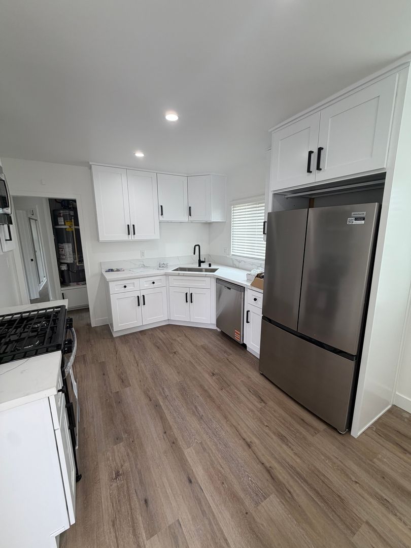 North Hollywood Apartment: 4913-15 Cahuenga Blvd