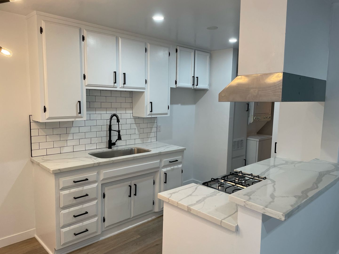 North Hollywood Apartment: 5549 Fulcher Ave