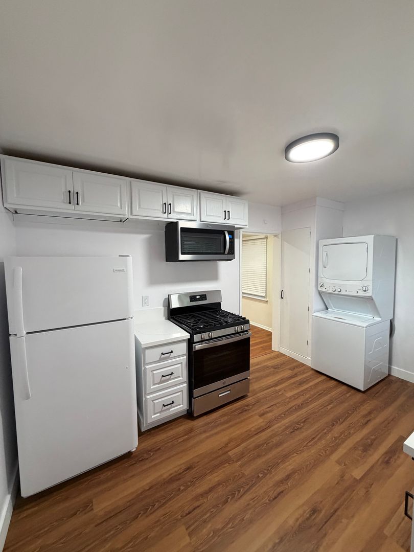 Culver City Apartment: 5327 Kinston Ave