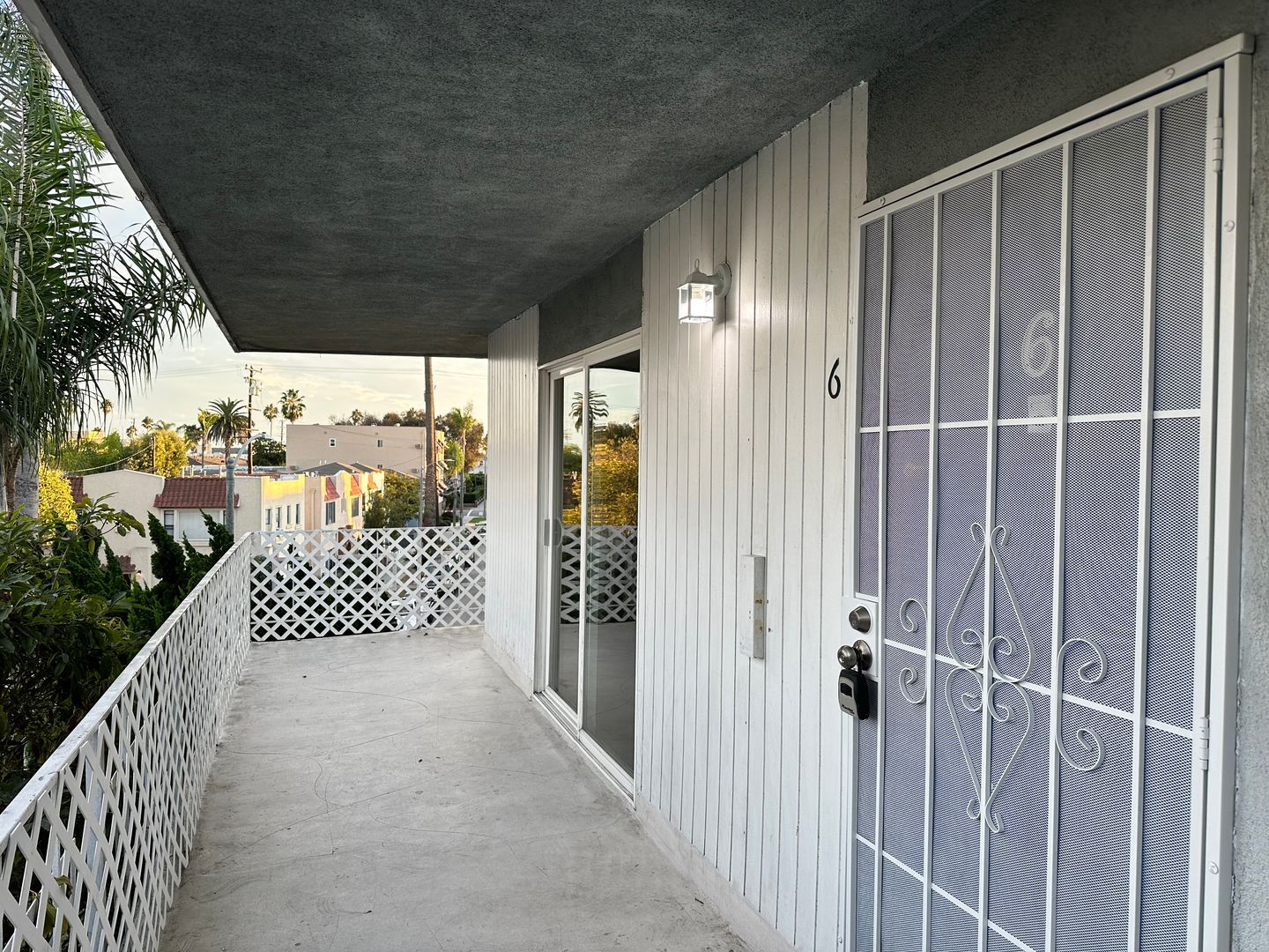 Long Beach Apartment: 3417 E 2nd St