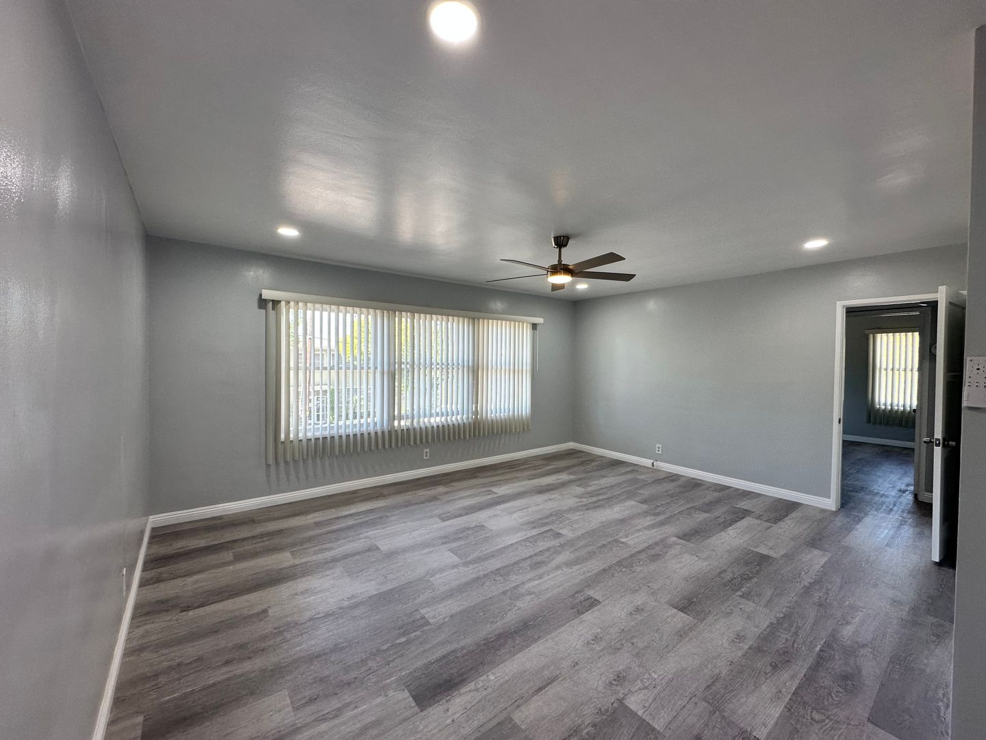 Long Beach Apartment: 5286 E Las Lomas Street