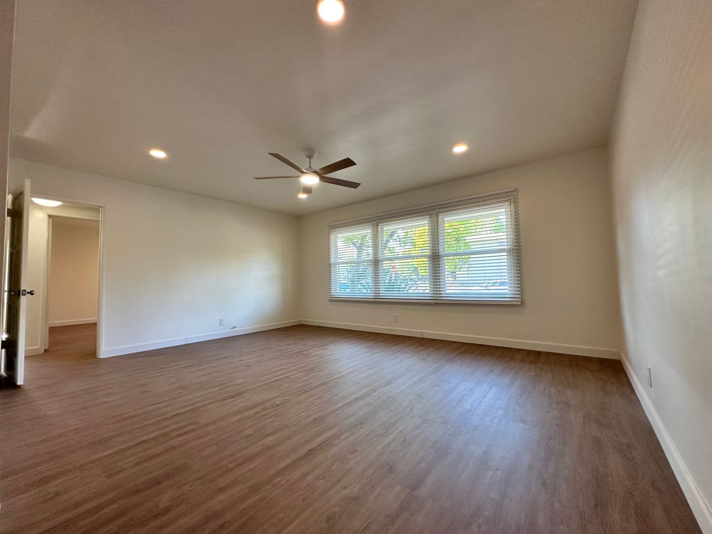 Long Beach Apartment: 5286 E Las Lomas Street