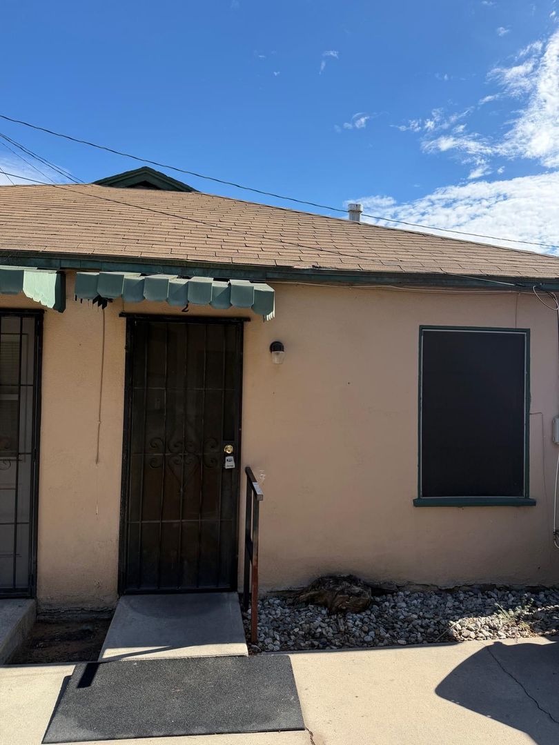 Anaheim Apartment: 313 S Lemon St