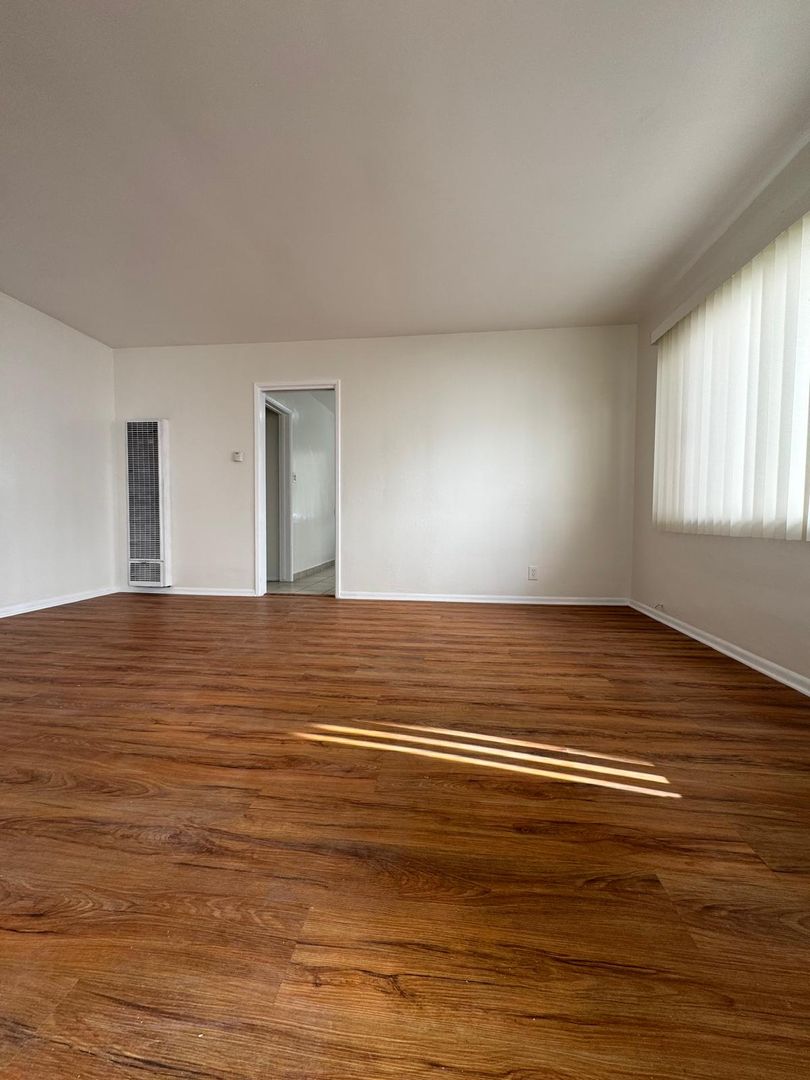 San Pedro Apartment: 1336-1340 W 9th St