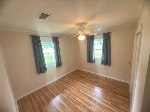 Listing photo thumbnail