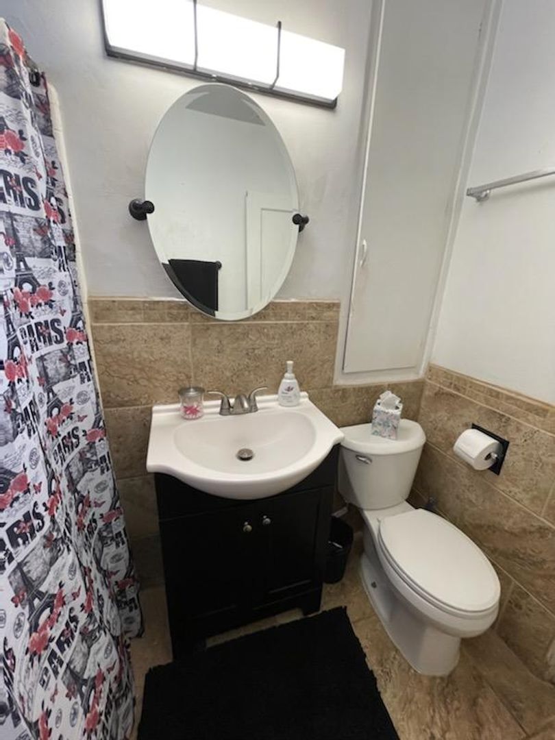 Albuquerque House: 560 60th Street NW