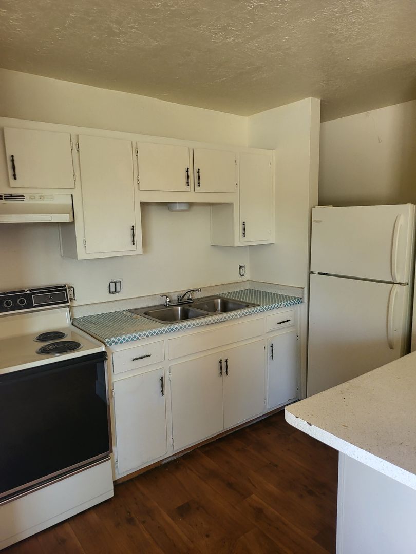 Albuquerque Apartment: 5817 Central Avenue NW