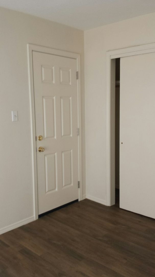 Albquerque Apartment: 209 Hanosh Ct SE