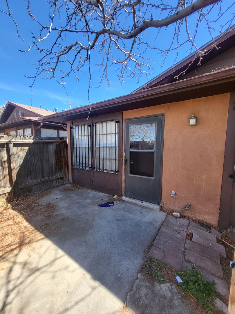 Albuquerque Apartment: 1128 Chelwood Park Blvd NE
