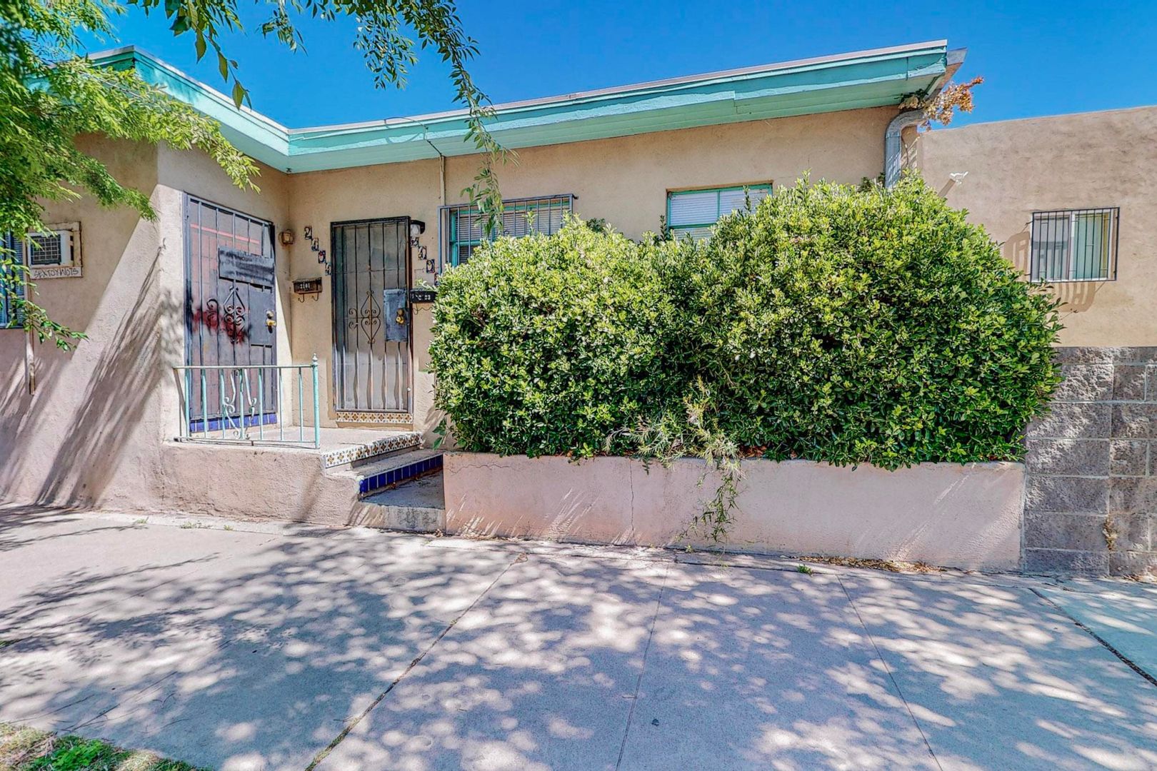 Albuquerque Apartment: Buena Vista/Gold