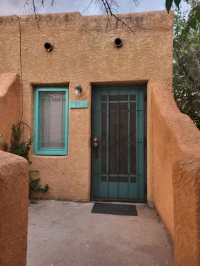 UNM CNM Adobe 3 bedroom 1/bath duplex – photo 1