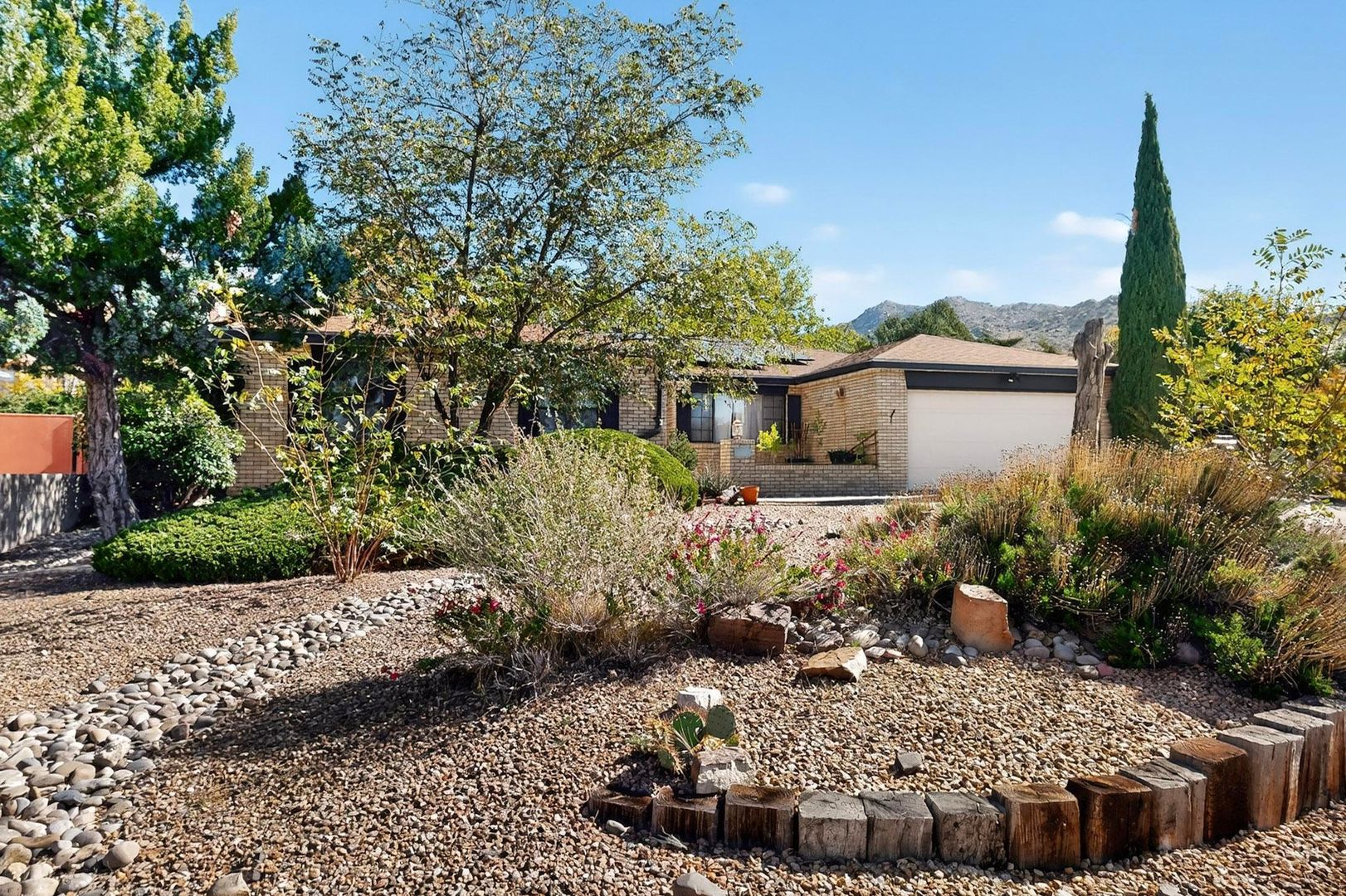 Foothills 3 Bedroom 2 Bath  2 car garage