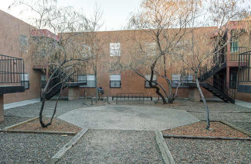 UNM-CNM W/PARKING 2 Bedroom 1 Bath 2nd story UTILITIES INCLUDED Free Parking – photo 1