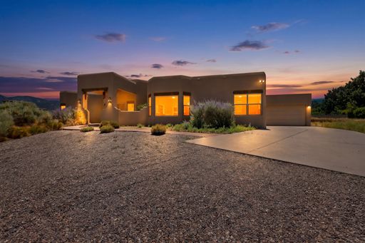 Luxuary Home in N. Alb Acres 2200/sf 3/bd 2/ba 2/cg – photo 1
