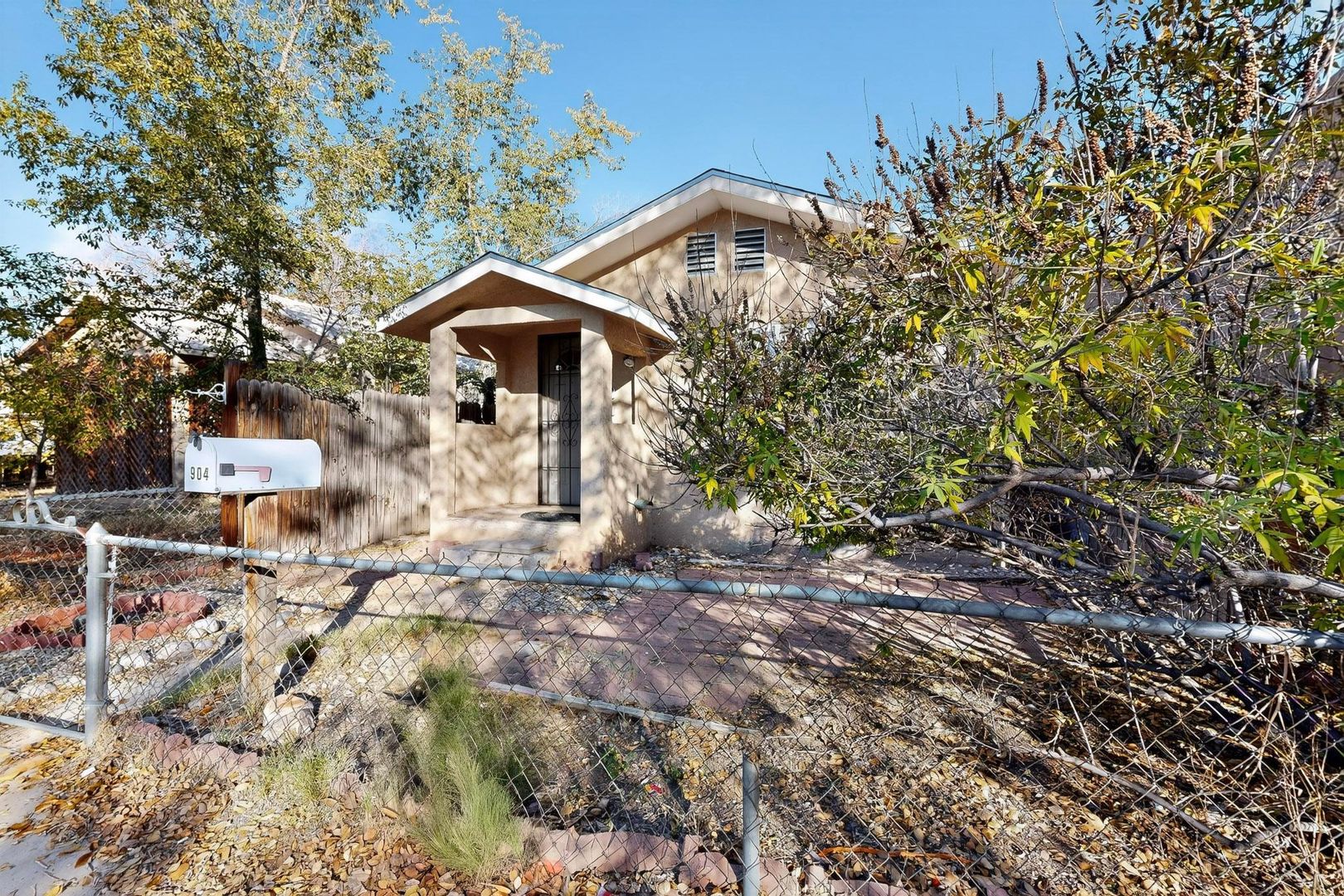 Albuquerque House: 904 Arno Street SE