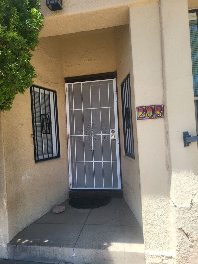 Albuquerque Apartment: Stanford/Silver