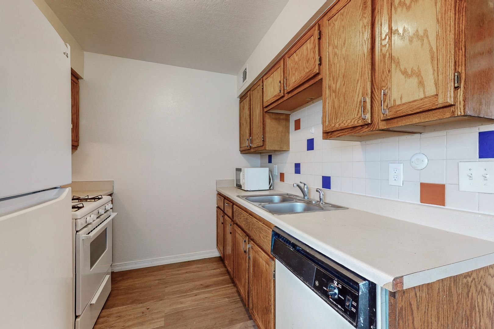 Albuquerque Apartment: 8000 Grand Avenue NE