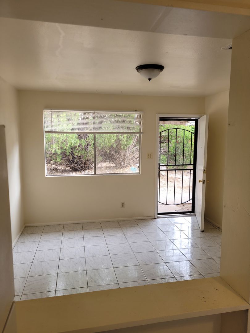 Albuquerque Apartment: 513 Kentucky St SE