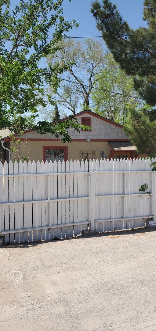 Albuquerque House: 202 Edith Blvd NE