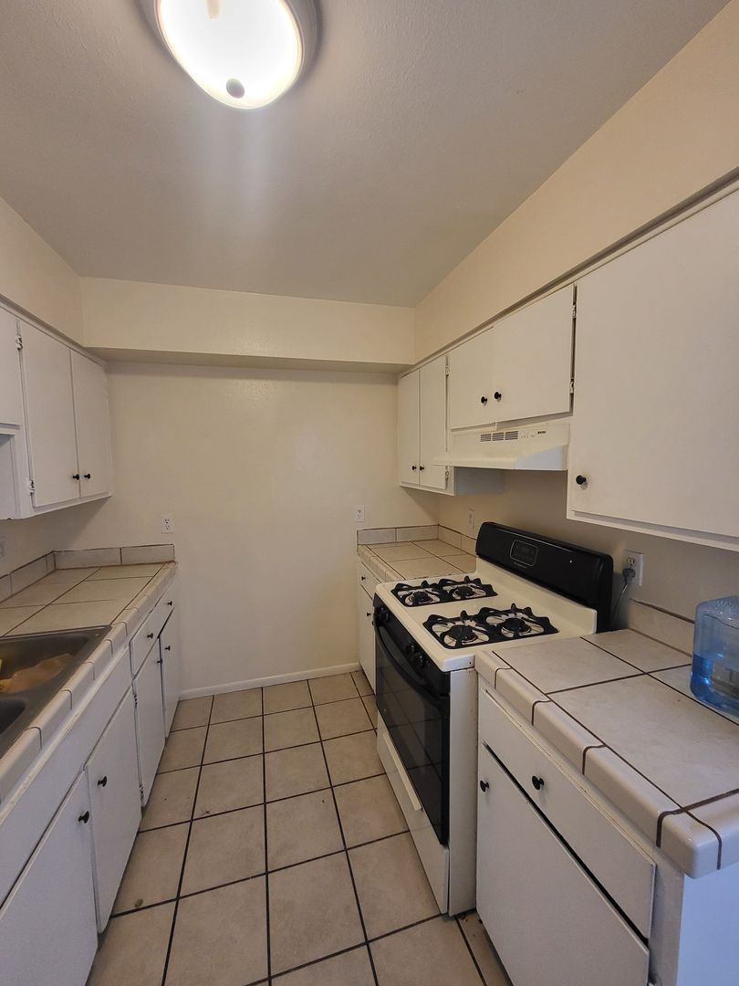 Albuquerque Apartment: 8401 Marquette Ave NE