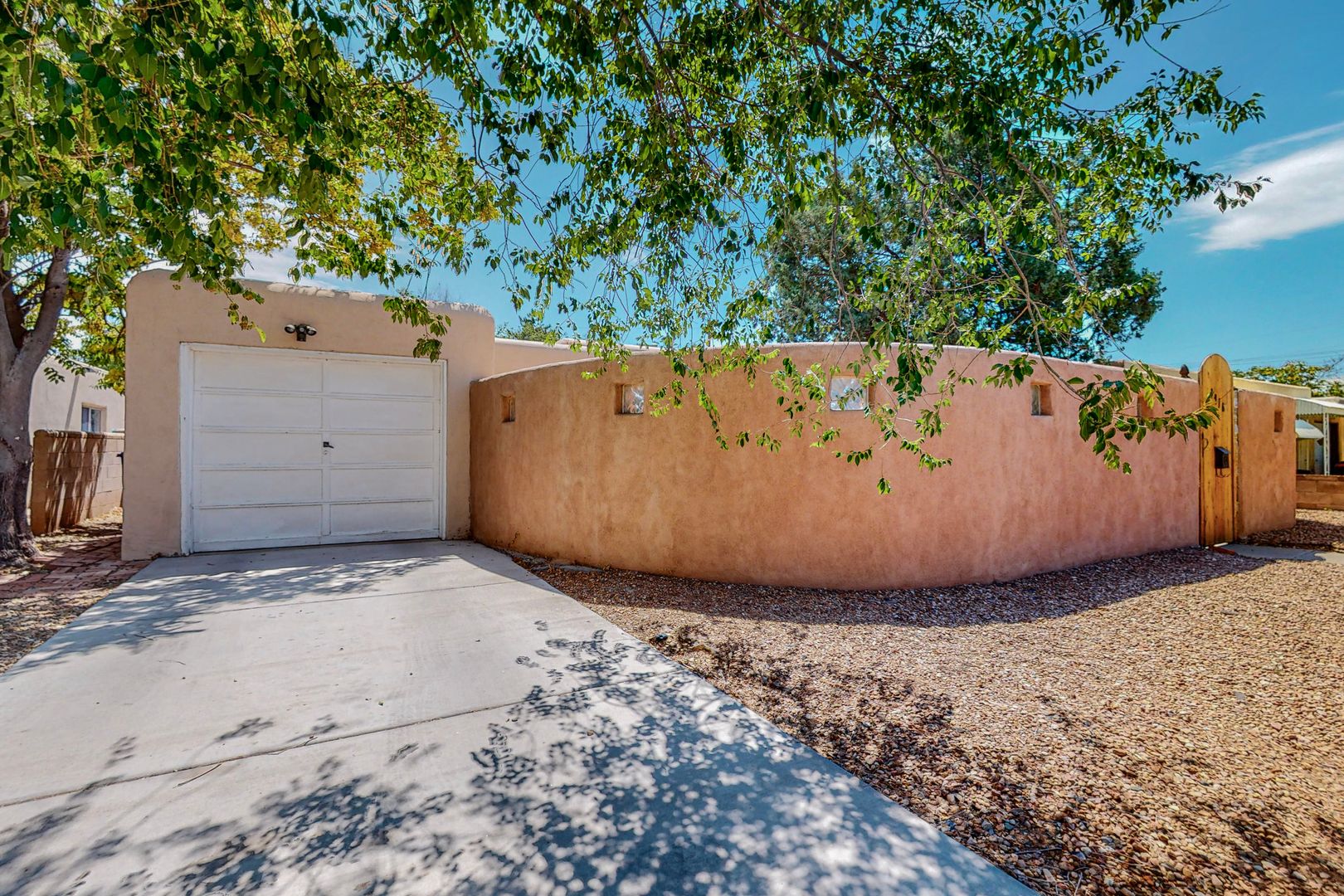 Albuquerque House: 1716 Bryn Mawr Dr NE