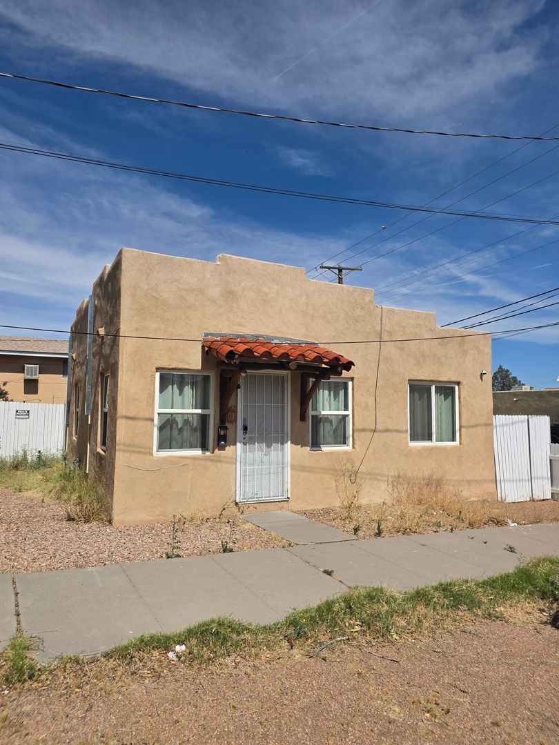 Albuquerque Apartment: 1521 Gold Ave SE